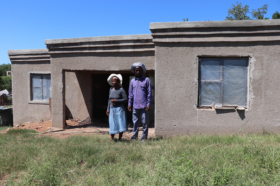 La maison construite par madame Takhona Mdluli grâce aux bénéfices de son commerce de poulet local.