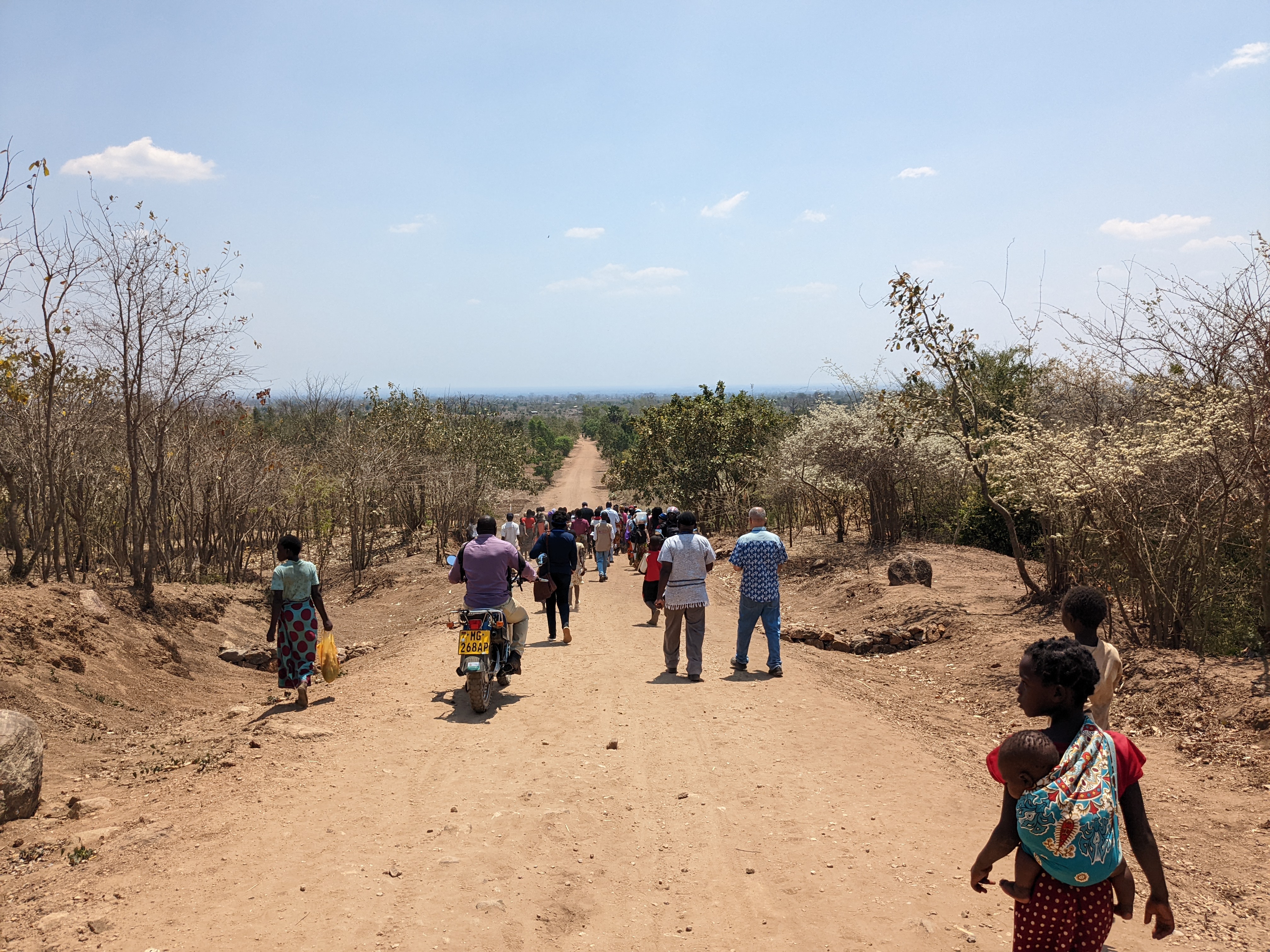 Community members in Zomba lead RFS stakeholders downslope to show the different erosion control methods and sustainable agricultural techniques they are now implementing in their landscape. (c: ICRAF)